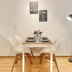 Classy I Modern I Free Parking Apartament