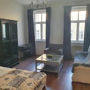Apartment Spacious Near The Center, Wien